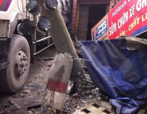 Đà Lạt: Xe tải tuột dốc, đâm vào nhà dân