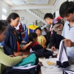 Phụ huynh chật vật lựa mẫu ĐP cho con