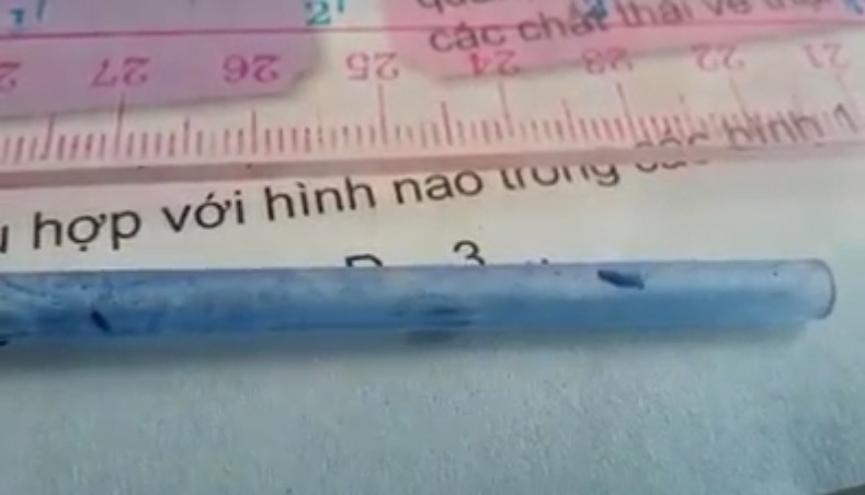 Lâm Đồng: Giáo viên, học sinh hốt hoảng vì giòi lúc nhúc trong ruột bút