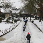 water-village-no-roads-canals-giethoorn-netherlands-11