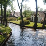 water-village-no-roads-canals-giethoorn-netherlands-5