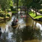 water-village-no-roads-canals-giethoorn-netherlands-6