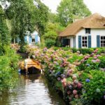 water-village-no-roads-canals-giethoorn-netherlands-9