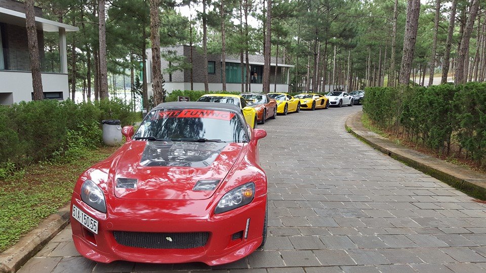 “Dân chơi” Sài Thành cưỡi dàn siêu xe 100 tỷ “đại náo” Đà Lạt