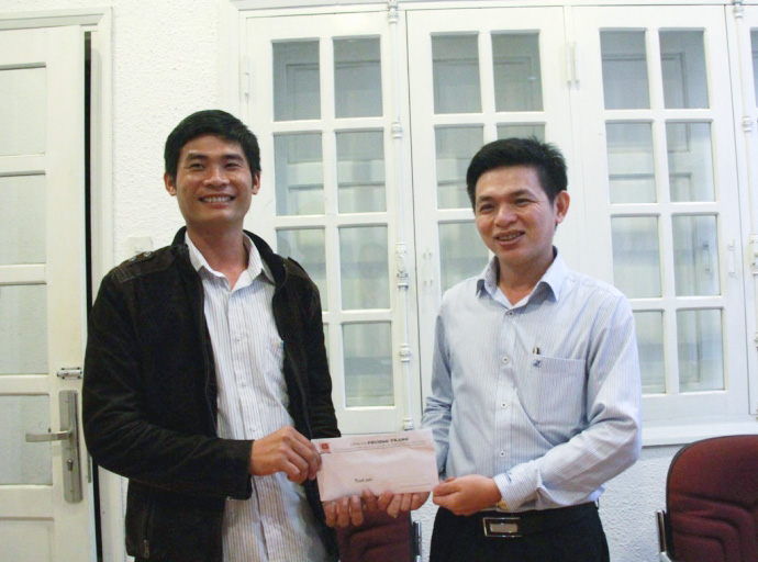 Công ty Phương Trang thưởng nóng 20 triệu đồng cho tài xế anh dũng Phan Văn Bắc