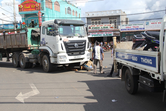 Bảo Lộc: Người mẹ thất thần bên thi thể con trai 6 tuổi