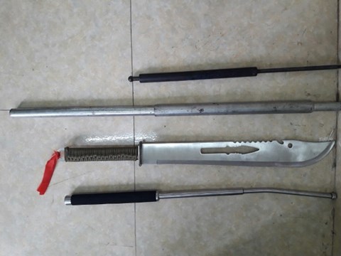 Lâm Đồng: Mâu thuẫn trên đường, hai nhà xe vác dao dàn trận phân “cao thấp”