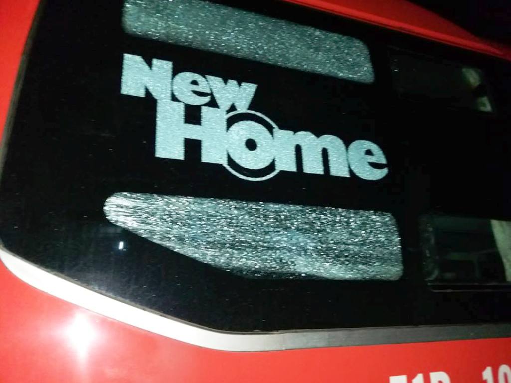 Xe khách Phương Trang bị ném đá trong đêm, hành khách hoảng loạn