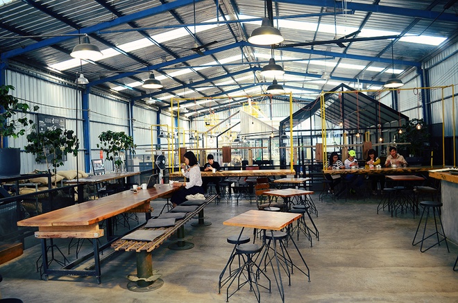 Quán cà phê như công xưởng ở Đà Lạt