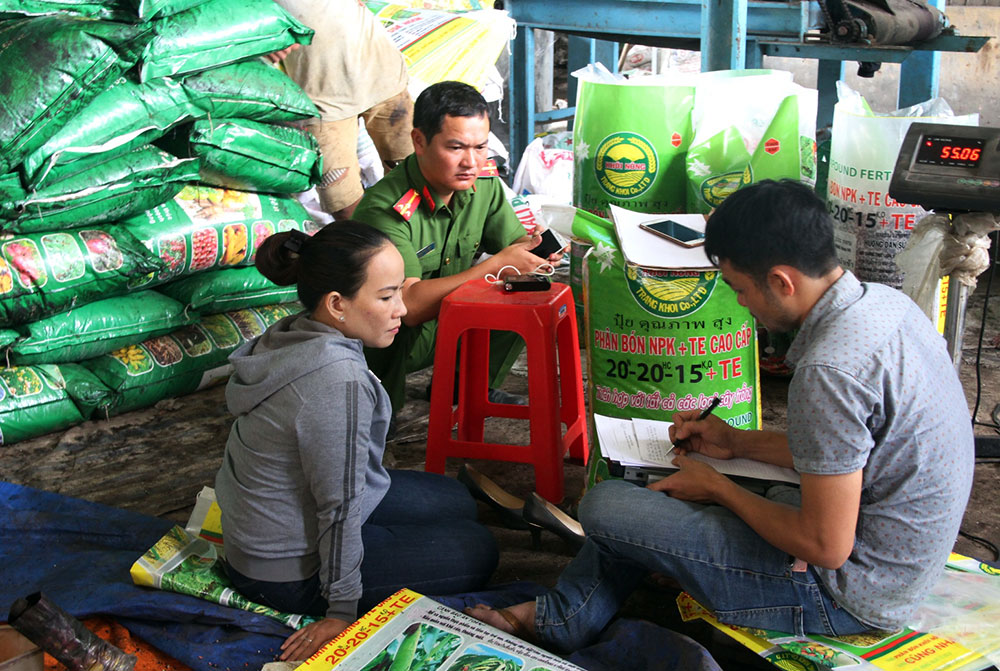 Bảo Lâm: Đột kích bắt quả tang cơ sở sản xuất phân bón trái phép