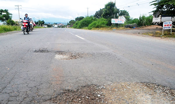 Lâm Đồng: Ðường quốc lộ “làm trước hỏng sau”