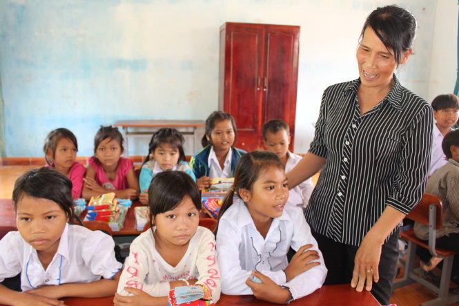 Lâm Đồng: Vượt 30km đường rừng đi dạy chữ