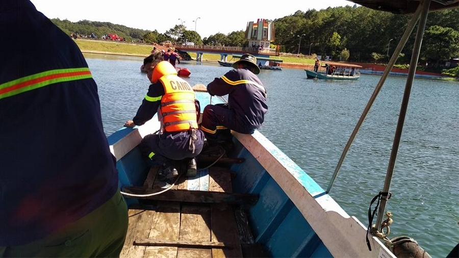 Không đủ tiền thuê thợ lặn, bạn bè kêu gọi đóng góp để tìm xác thủ môn Lâm Đồng