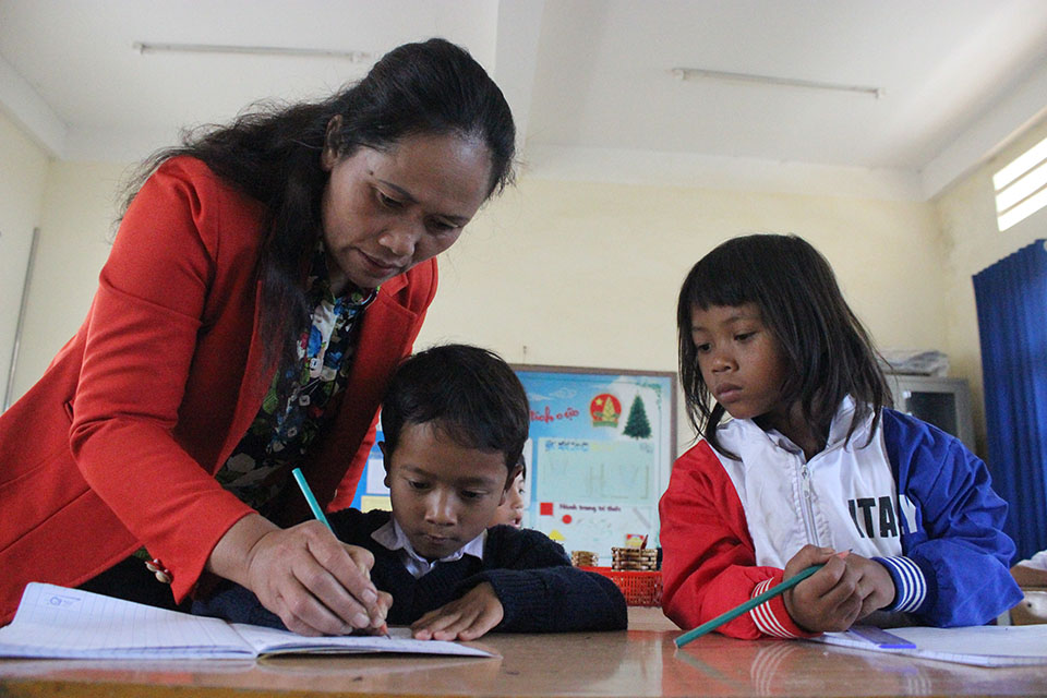 Lâm Đồng: Cô giáo hiến đất xây trường