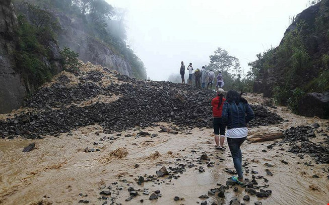 Sạt lở nghiêm trọng đèo Khánh Vĩnh