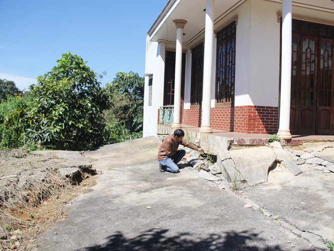 Di Linh: Sụt lún uy hiếp hàng chục hộ dân