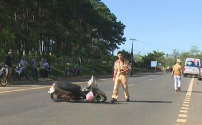 Lâm Đồng: Anh 14 tuổi chạy xe máy, em 8 tuổi chết thảm