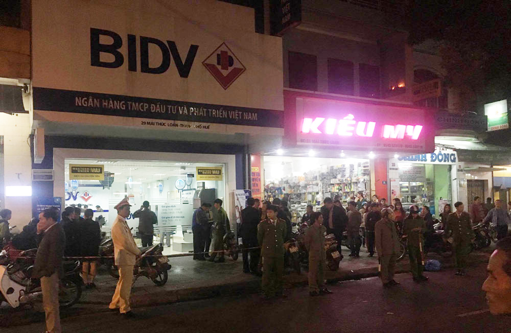 Xông vào ngân hàng, cướp hàng trăm triệu đồng rồi tẩu thoát không dấu vết