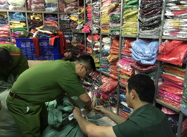 Đà Lạt: Phát hiện một cơ sở kinh doanh áo len Trung Quốc