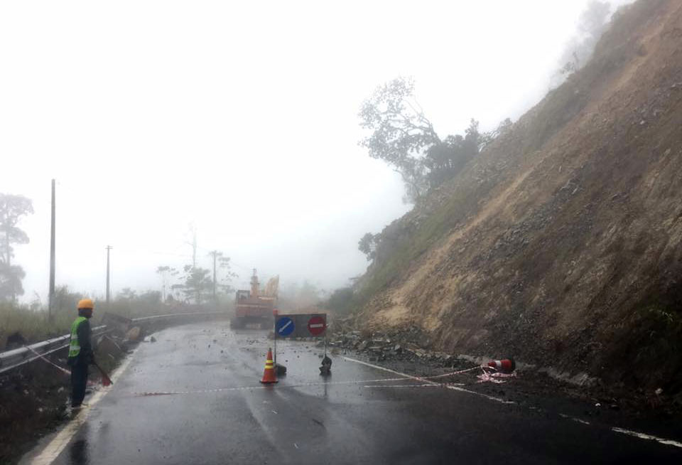 Đèo Khánh Vĩnh nối liền Đà Lạt – Nha Trang tiếp tục bị sạt lở