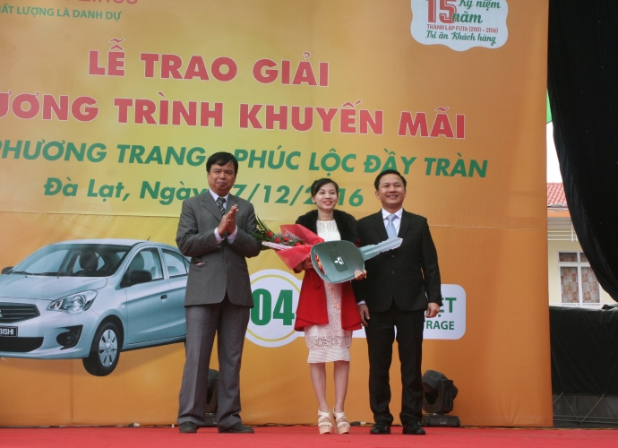Phương Trang trao xe Mitsubishi Attrage cho khách hàng trúng thưởng tại Đà Lạt