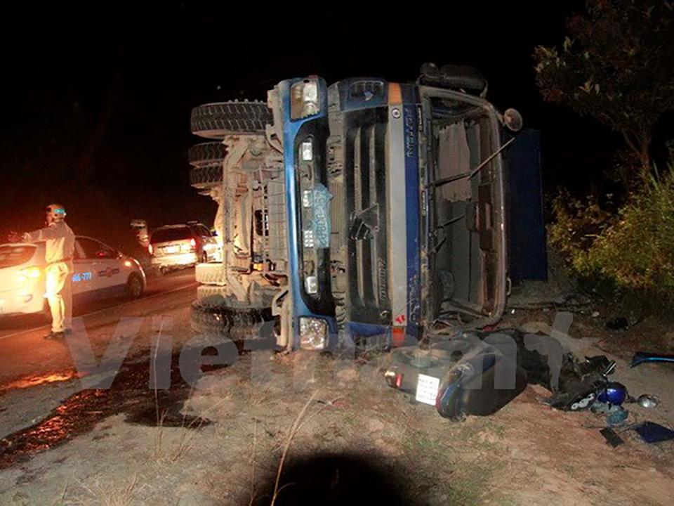 Đà Lạt: Lật xe chở đá trên khúc cua tử thần làm 1 người chết