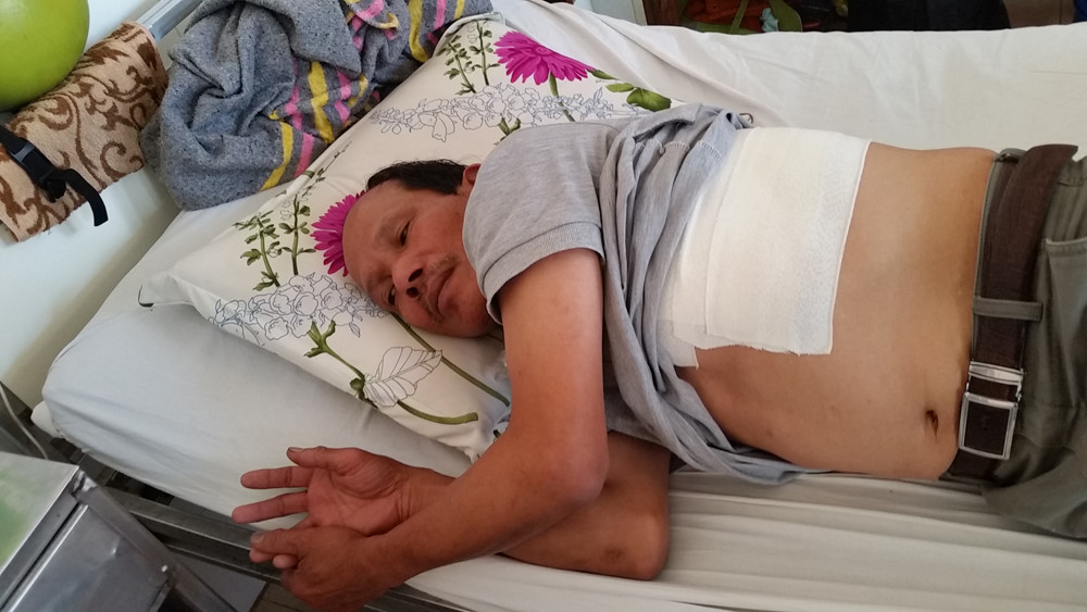 Đà Lạt: Cụ già 65 tuổi bị 2 người lạ mặt đánh gãy 4 xương sườn