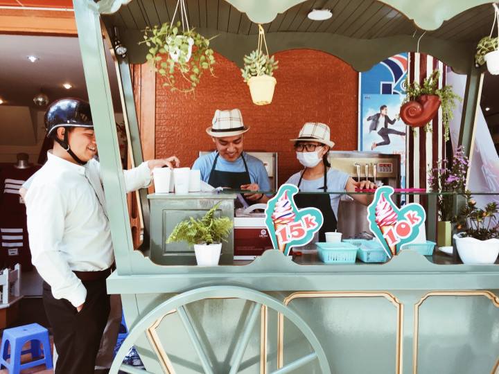 Thưởng thức ngay kem tươi khổng lồ 4 màu vừa xuất hiện ở Đà Lạt