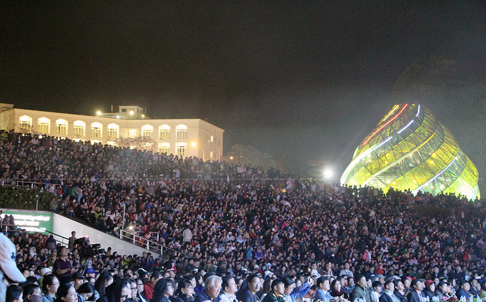 3 vạn khán giả Đà Lạt chen chân nghe “Thư tình gửi một người”