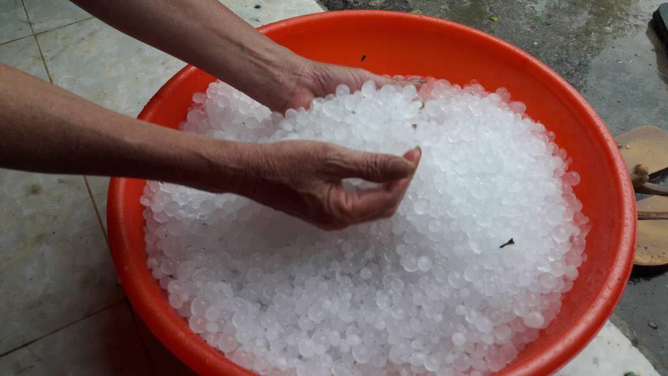 Trận mưa đá lớn bất ngờ đổ xuống Đà Lạt