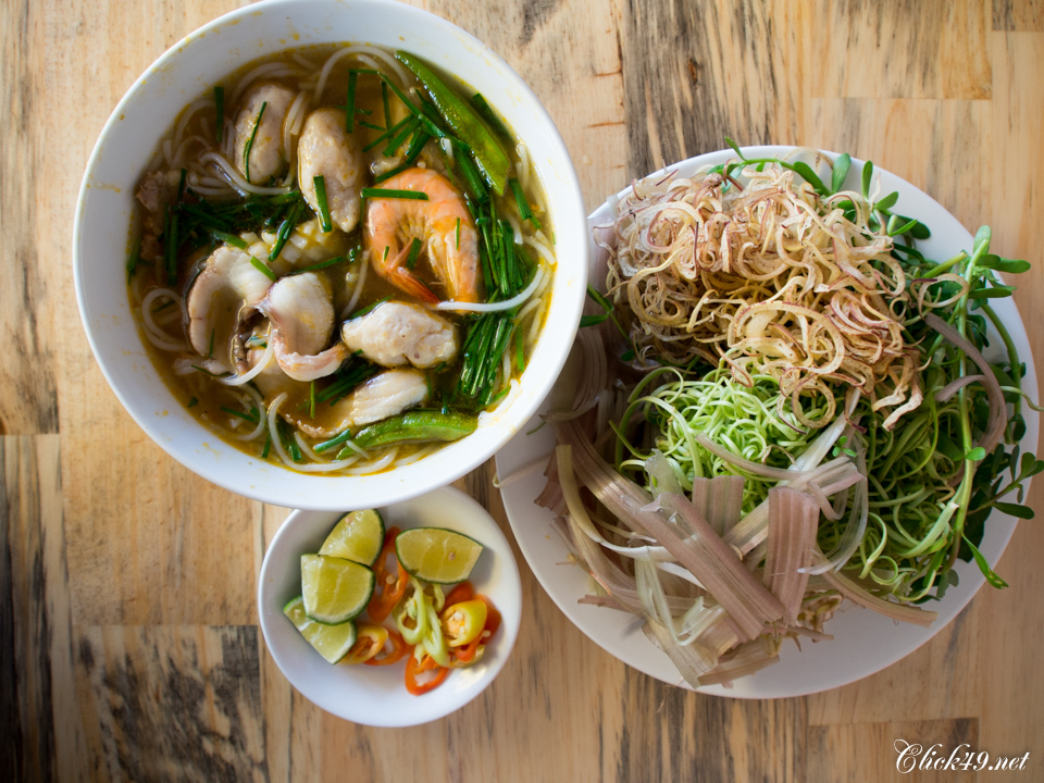 Bảo Lộc: Thưởng thức bún mắm “Quê Mẹ”, tặng kèm tắc đường phèn