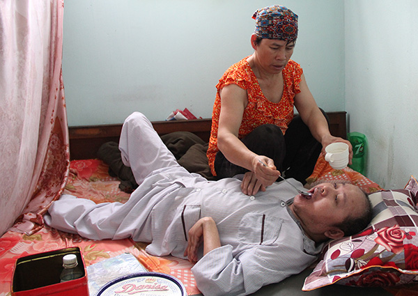 Bảo Lộc: 18 năm chăm chồng bại liệt, nuôi 2 con ăn học thành tài