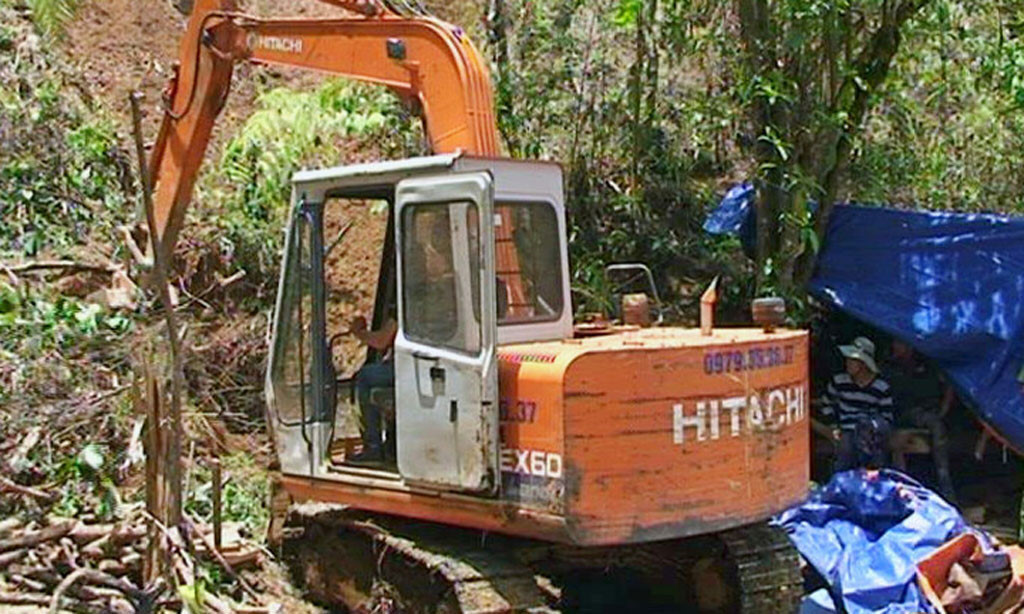 Lâm Đồng: Công binh dùng mìn phá bỏ hoàn toàn 2 địa đạo khai thác thiếc ‘chui’