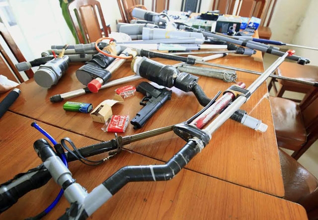 Thu giữ nhiều loại vũ khí mua qua mạng tại Đà Lạt