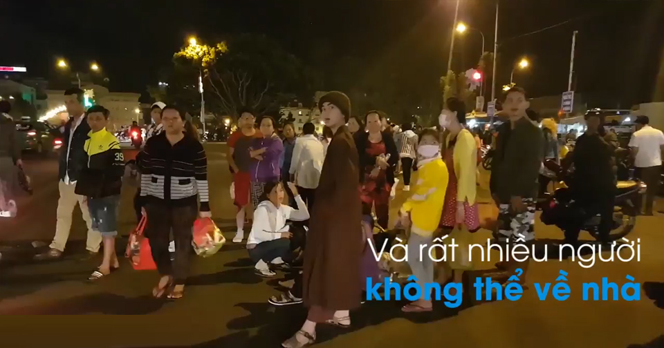 Đà Lạt “thất thủ”: Taxi nhét 10 người, đuổi khách xuống xe.