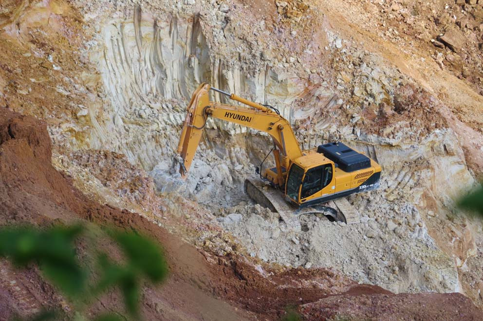 Bảo Lộc: Ào ạt đào lậu cao lanh