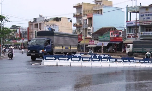 Bất cập vòng xuyến giao thông tại Di Linh