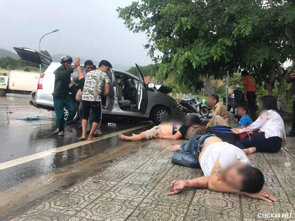 Lâm Đồng: Hai ô tô đối đầu kinh hoàng, 1 hành khách đã tử vong