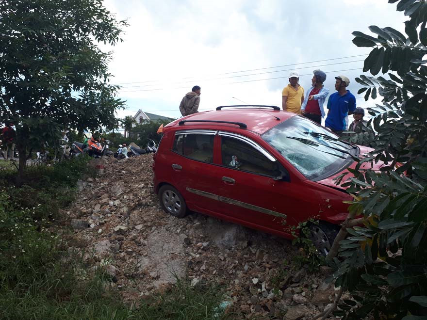 Lâm Đồng: ô tô gây tai nạn liên hoàn, hai người bị thương nặng