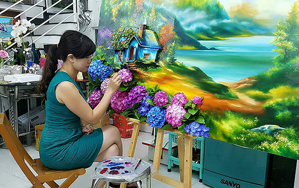 Hoa Đà Lạt “nở” trên tranh đất sét