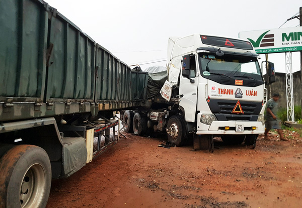 Bảo Lộc: Hai xe chở bô xít tông nhau trên Tỉnh lộ 725