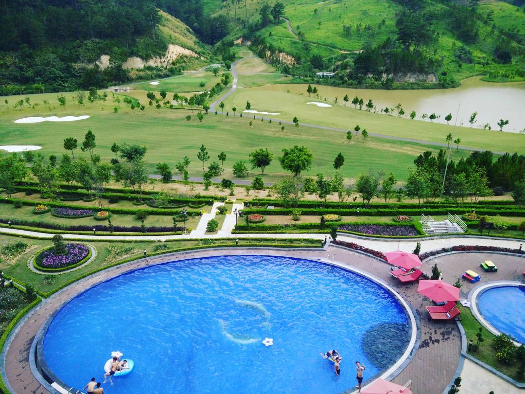 Phí cả mùa hè khi chưa thử hồ bơi view đồi núi đẹp nhất Đà Lạt