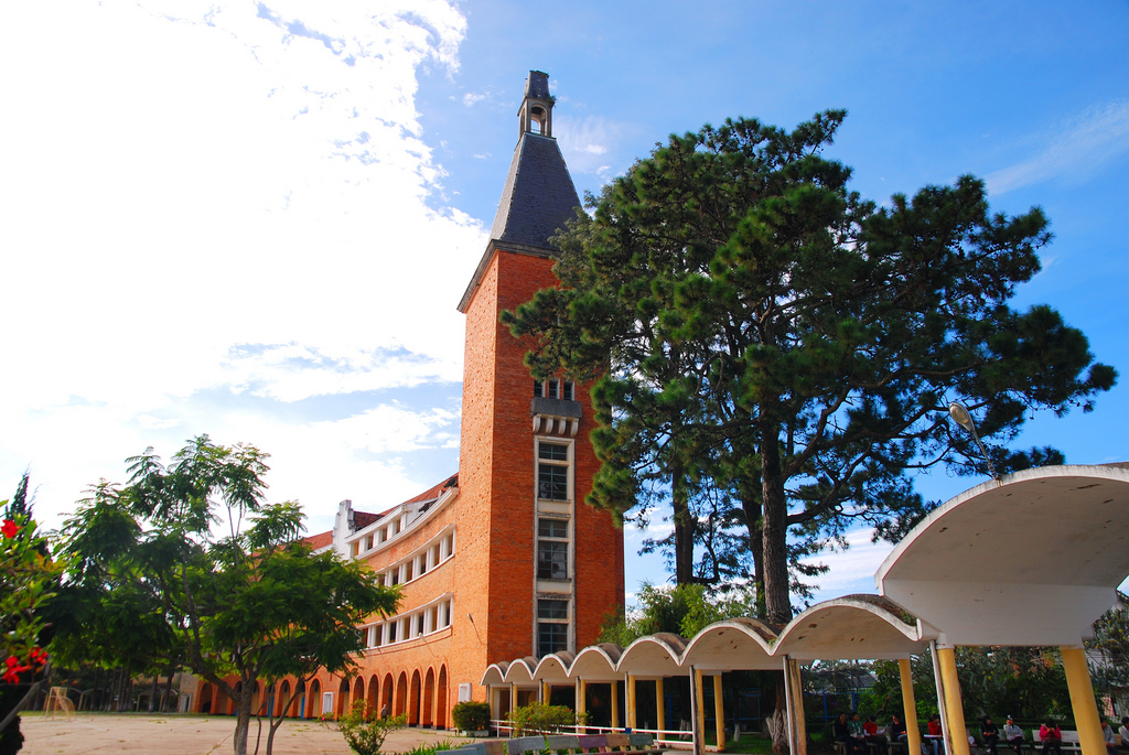 Lâm Đồng tính mở trường trung học Mỹ ở Đà Lạt