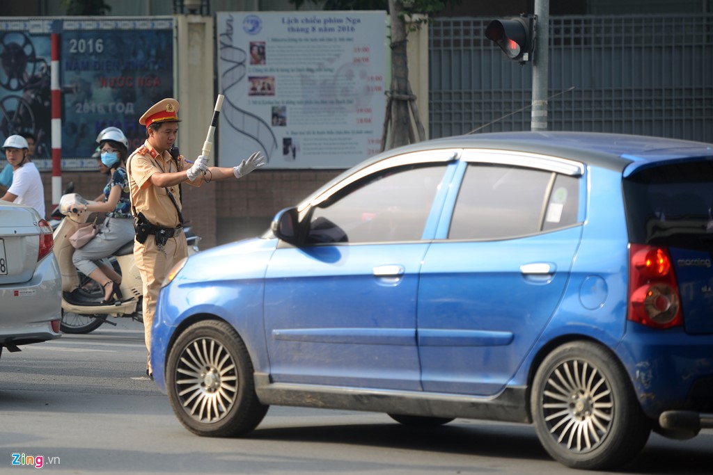 Bị CSGT phạt “oan” vì ngân hàng giữ giấy đăng ký xe ô tô?