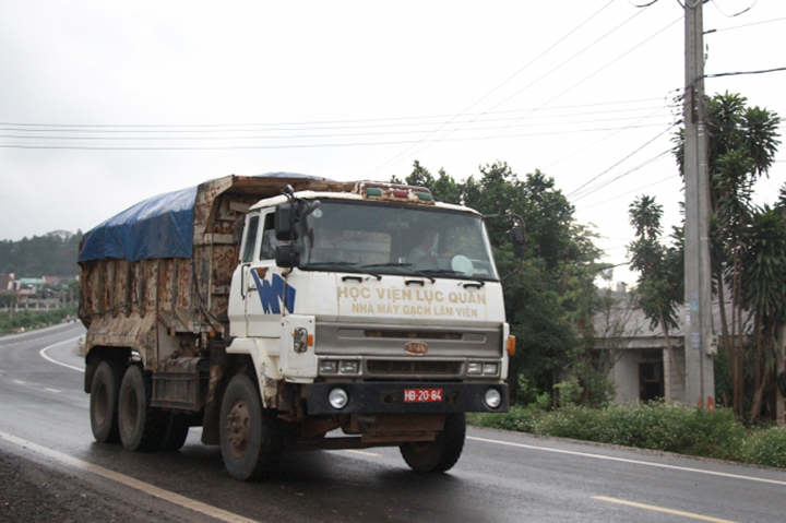 Lâm Đồng: Xử lý nghiêm xe quân sự gắn biển số giả, cơi nới