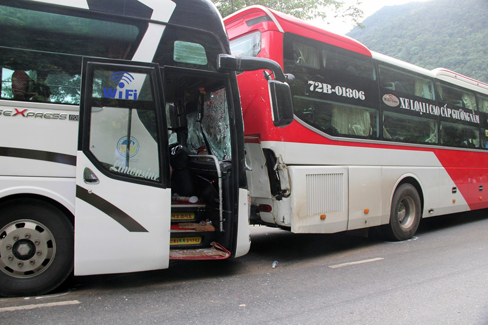 Không có chuyện 2 xe khách ‘dìu nhau’ trên đèo Bảo Lộc