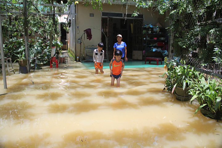 Di Linh: Khốn khổ vì nhà cửa bị nước ngập triền miên