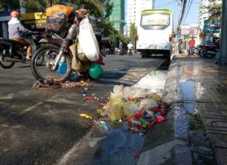 Nha Trang: Nổ bình khí bơm bóng bay bán cho học sinh ngày khai giảng