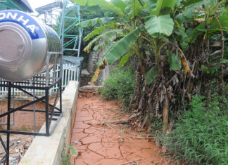 Đà Lạt: Lấn chiếm đường thông hành làm mất đường thoát nước chung