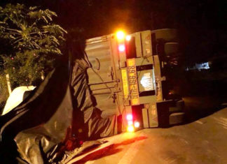 Bảo Lâm: Lật xe chở Alumin trong đêm